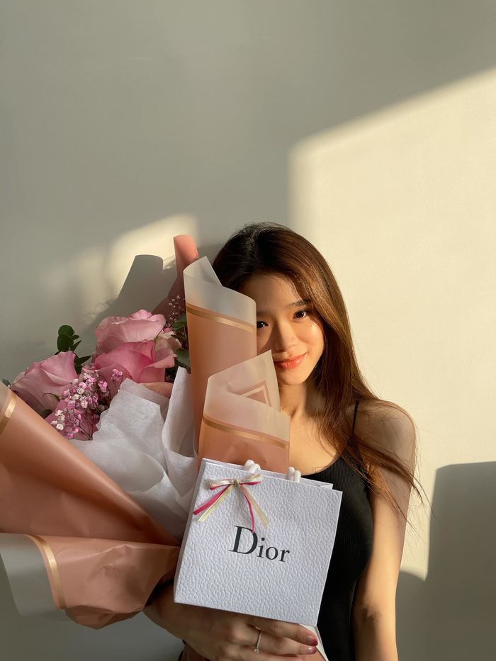 Mỹ nhân 10x của Vbiz: Lương Thùy Linh mua nhà, Kiều Loan sắm xe 3 tỷ