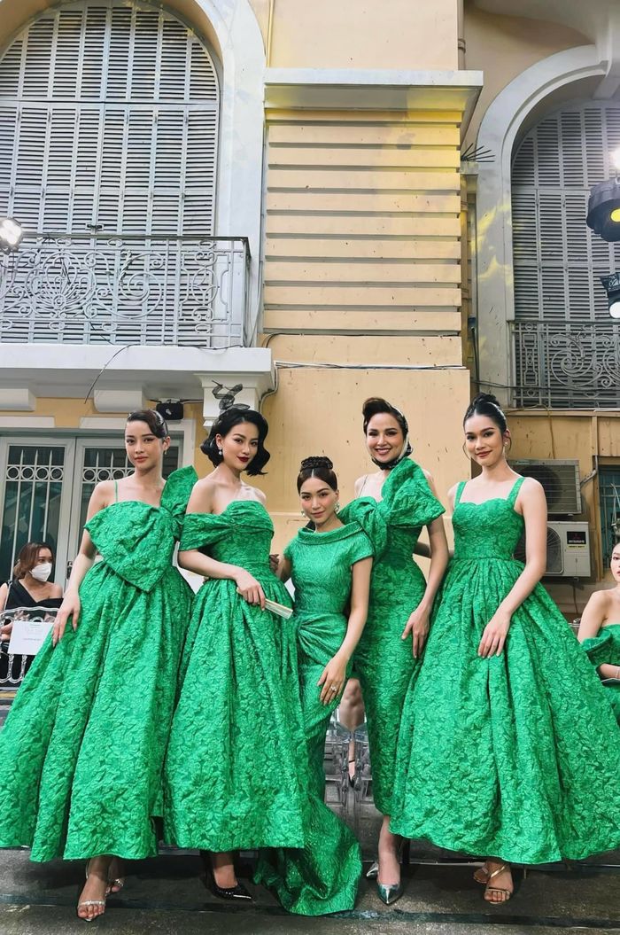 Mỹ nhân Việt chuộng giày cà kheo: Khả Như bị bóc mẽ chỉ kịp ú ớ
