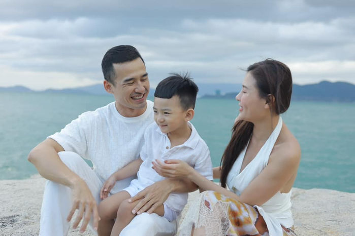Mỹ nhân Việt đóng phim phải xin phép nửa kia: Minh Hằng khéo ơi khéo