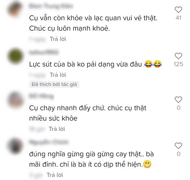 Ngoại 91 tuổi đá banh với chắt: U100 mà chịu chơi dễ sợ