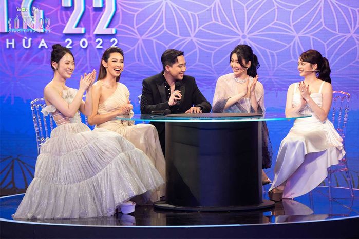 Thùy Tiên bùng nổ đêm giao thừa: đội vương miện 12 tỷ diễn vedette