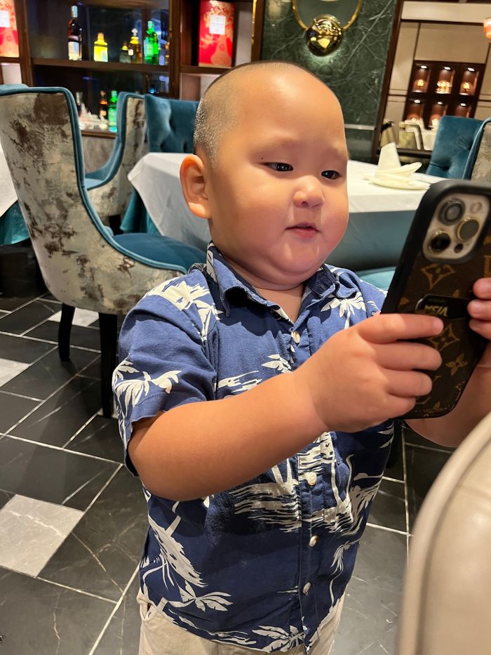 Nhóc tì Vbiz mặc gì tuần qua: Winnie “lên rừng xuống biển” sành điệu
