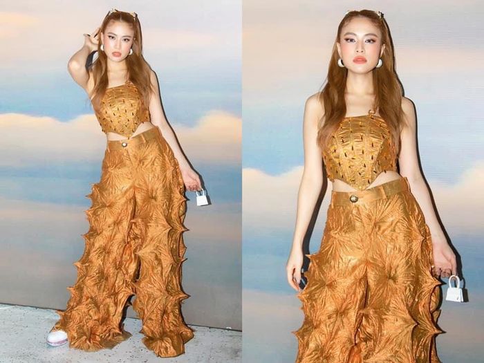 Những chiếc túi xách tí hon, đựng được mỗi... cây son của mỹ nhân Việt