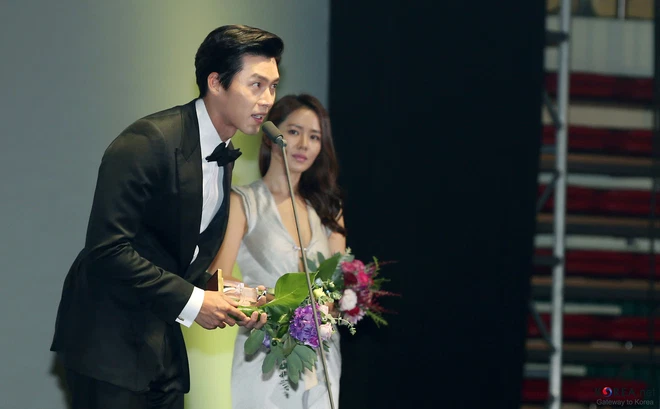 Những khoảnh khắc tình bể bình của cặp đôi Son Ye Jin và Hyun Bin