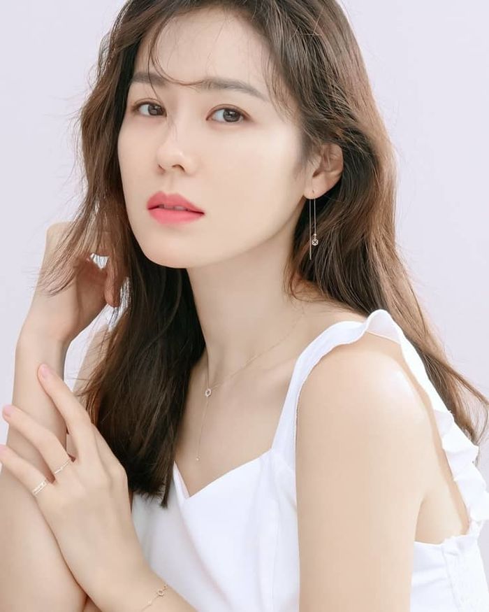 Những khoảnh khắc tình bể bình của cặp đôi Son Ye Jin và Hyun Bin