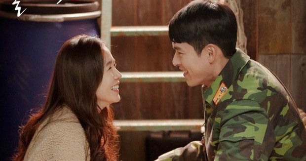 Những khoảnh khắc tình bể bình của cặp đôi Son Ye Jin và Hyun Bin
