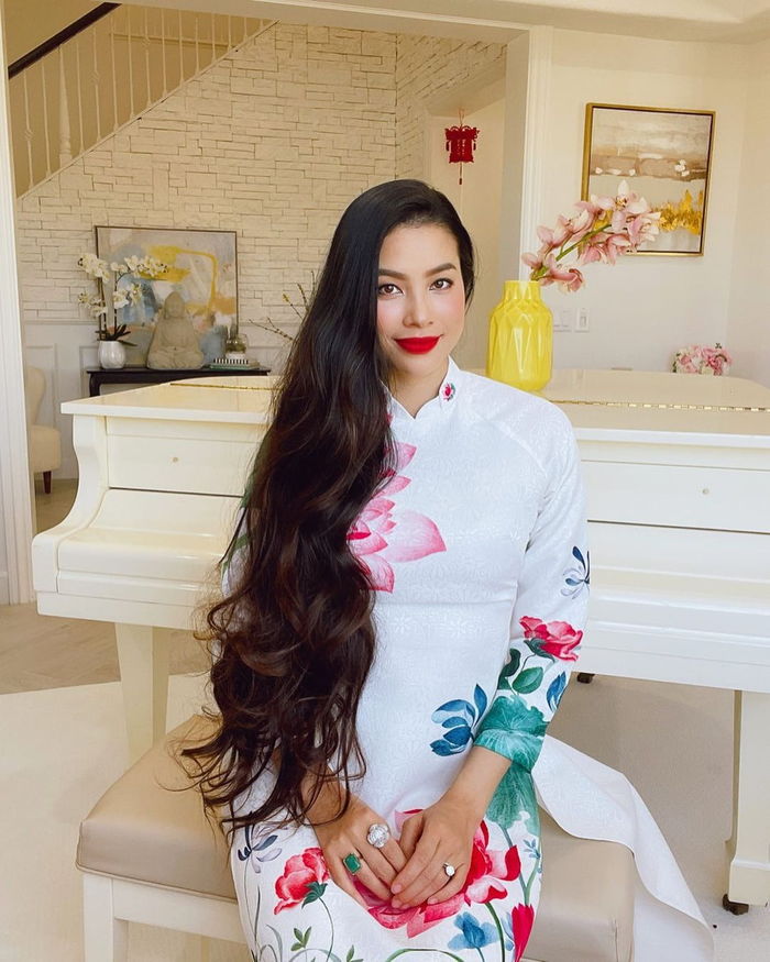 Mỹ nhân Việt xuất hiện với mái tóc siêu dài: Thùy Tiên chưa phải nhất