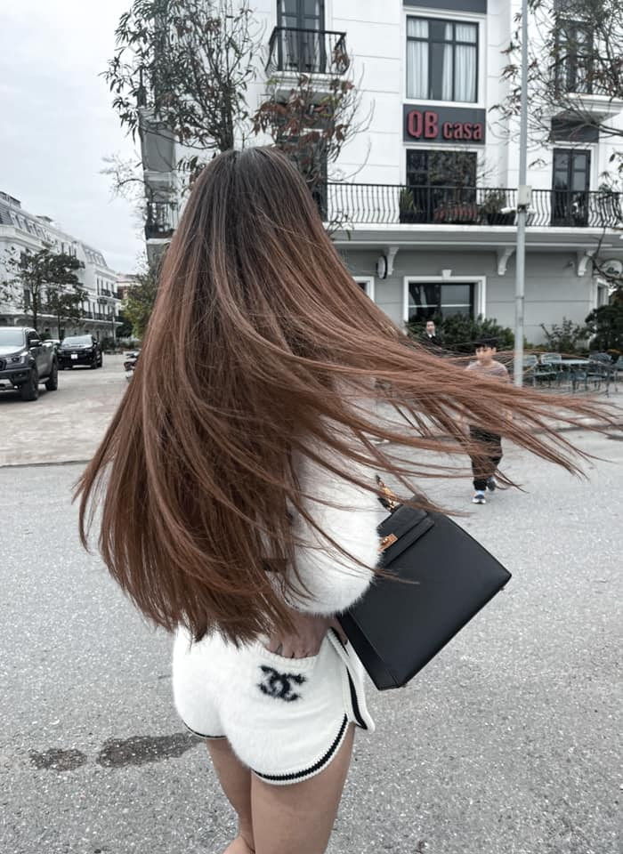 Mỹ nhân Việt xuất hiện với mái tóc siêu dài: Thùy Tiên chưa phải nhất