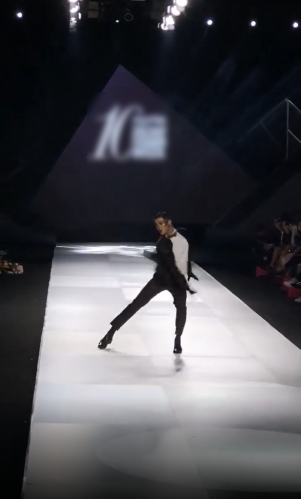 Những màn catwalk gây chấn động không bao giờ có lần thứ hai của Vbiz