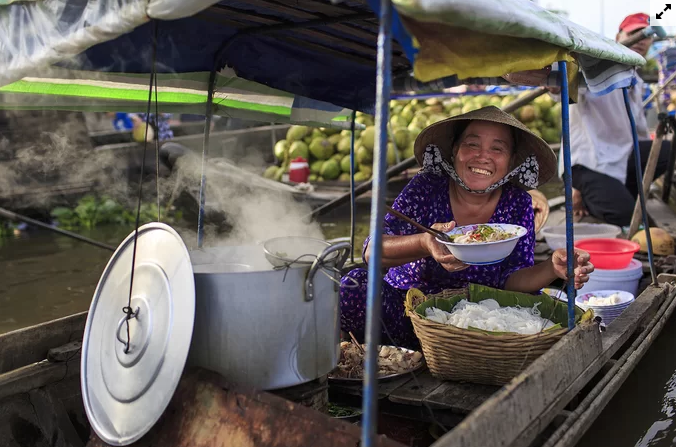 Những ngôi chợ đặc biệt nhất Việt Nam: lá cây cũng mua được đồ