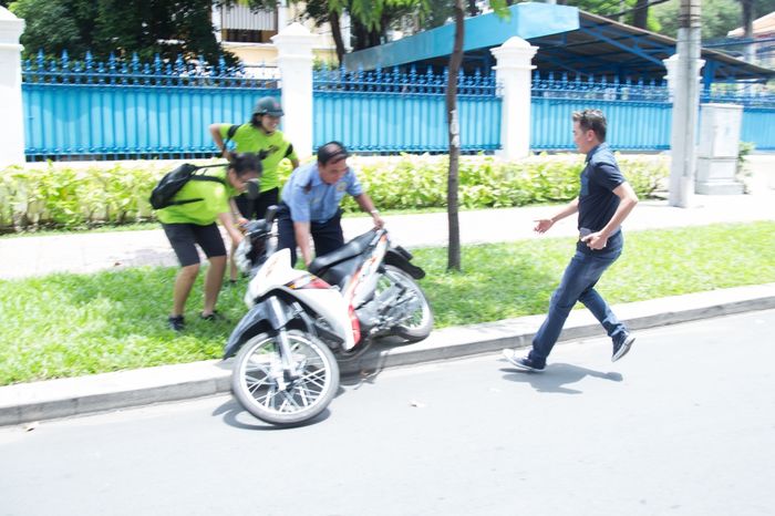 Sao Việt ra tay trượng nghĩa trên đường: Binz lao ngay vào giúp