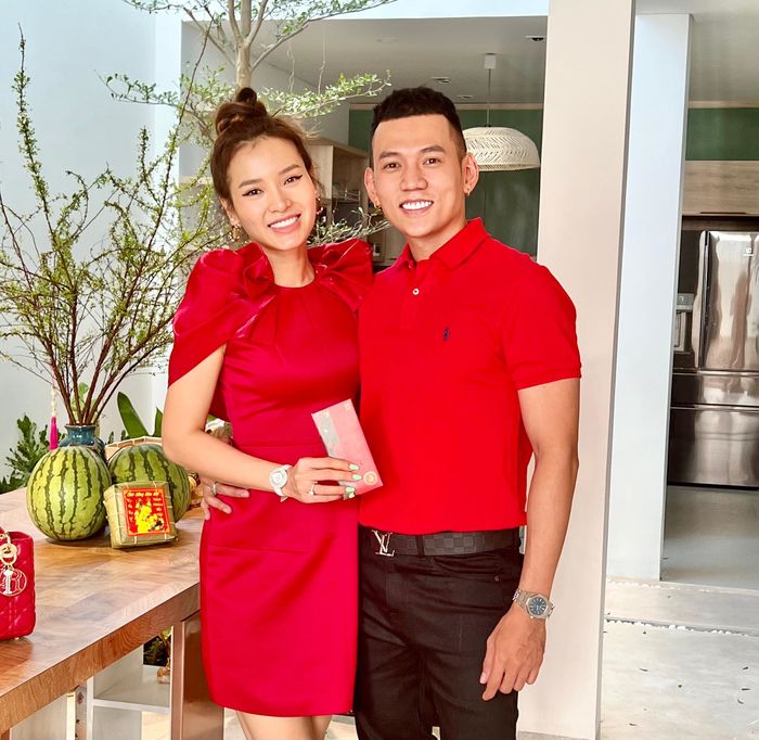 Phương Trinh Jolie - Lý Bình đón Tết 2022 trong căn nhà 5 tầng vừa tậu