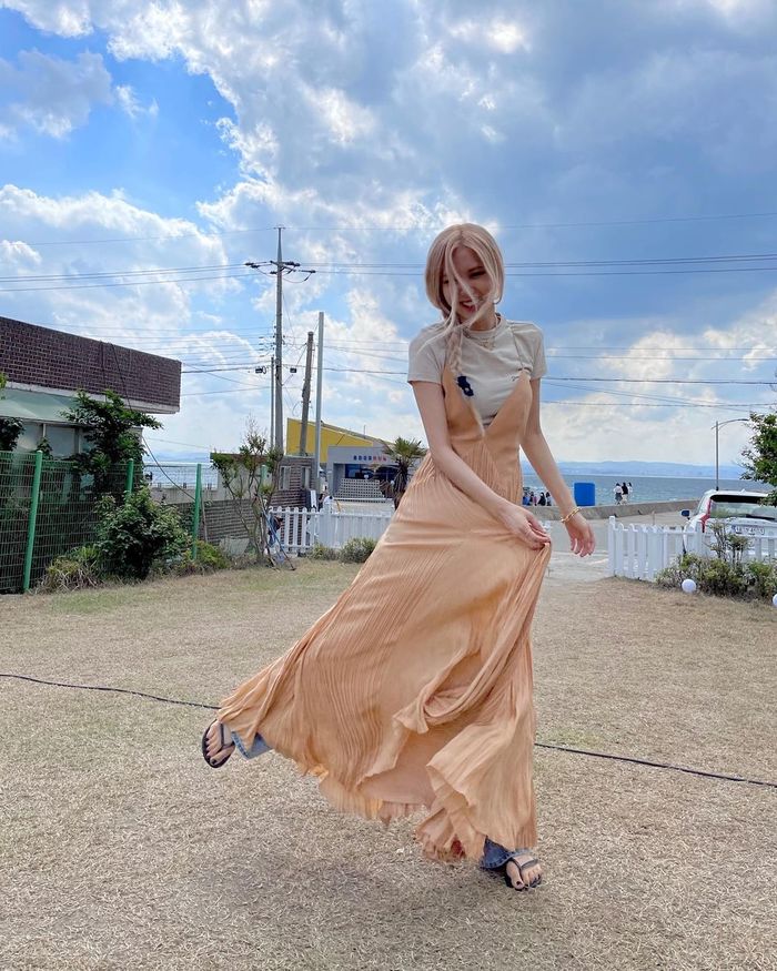 Rosé khoe loạt ảnh mờ mở ảo ảo đốn tim người hâm mộ