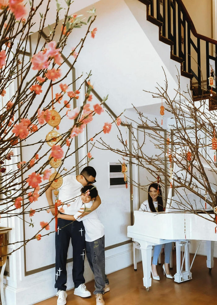 Sao Việt hội ngộ đầu năm: Hội bạn Hoa hậu của Thùy Tiên đọ sắc cực gắt