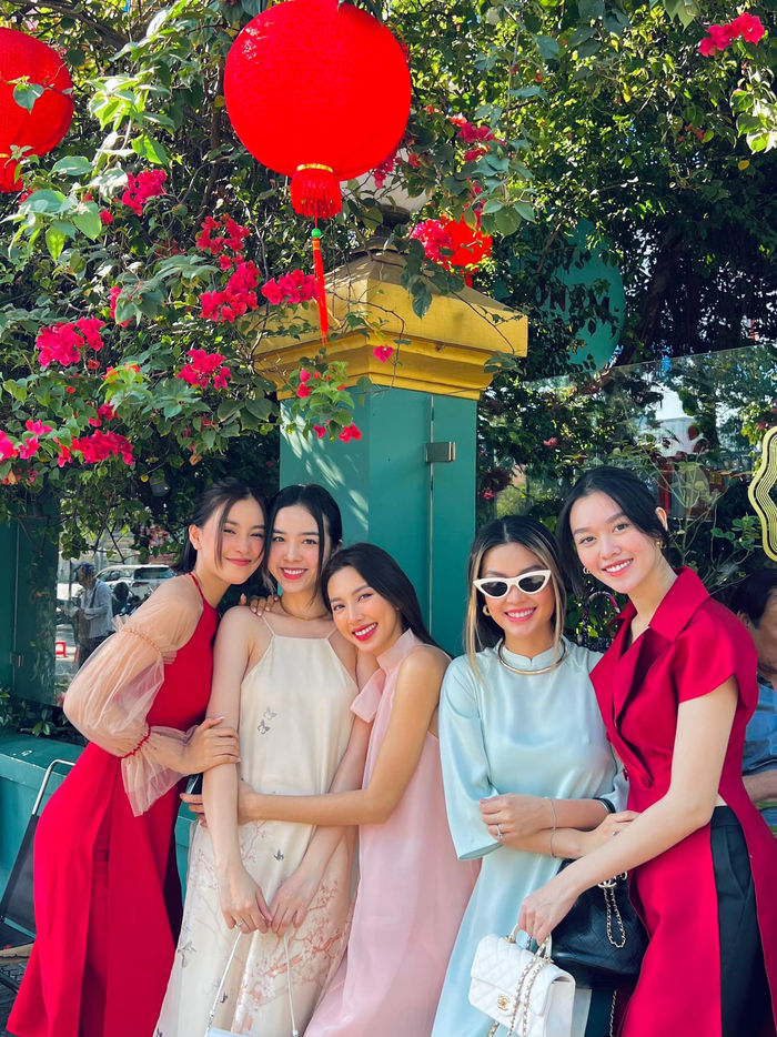 Sao Việt hội ngộ đầu năm: Hội bạn Hoa hậu của Thùy Tiên đọ sắc cực gắt