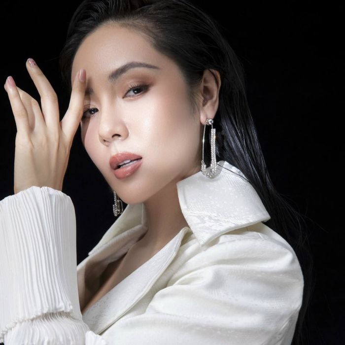 Sao Việt nhiều vàng nhất: Đoàn Di Băng 100 cây chưa phải nhất