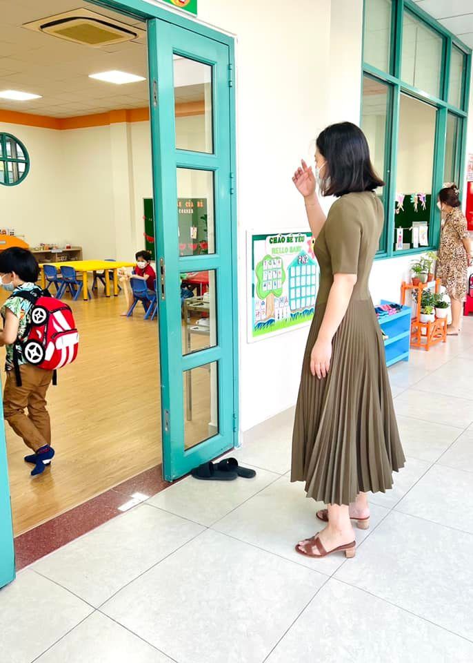 Sao Việt đưa con đi học trở lại: Subeo có mẹ Hà, bố Cường hộ tống