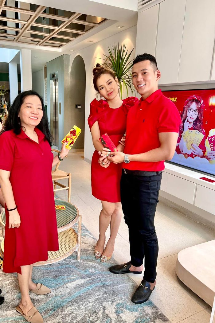 Sao Việt rần rần đón Tết cùng người yêu: Minh Hằng sắp lên xe hoa