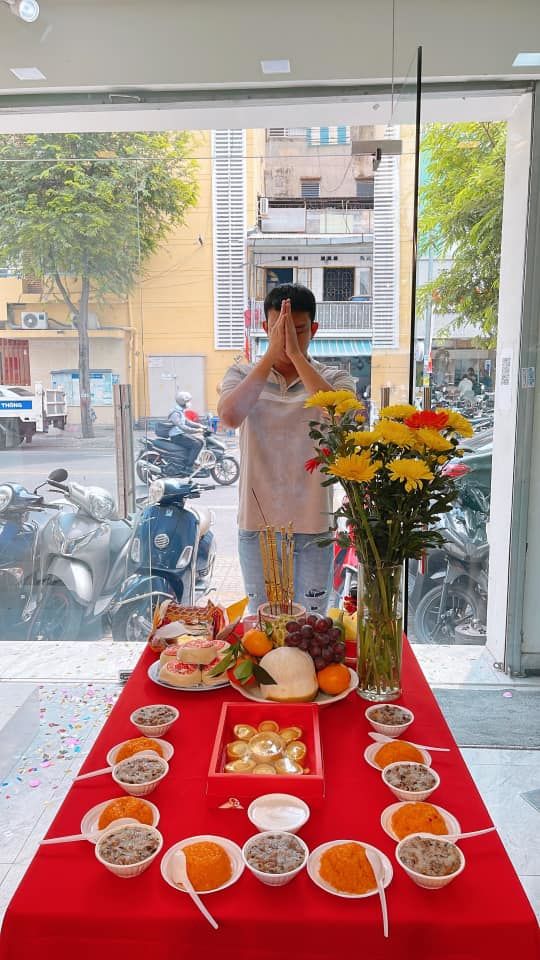 Sao Việt rộn ràng khai trương đầu năm: Lý Nhã Kỳ khoe công ty chà bá