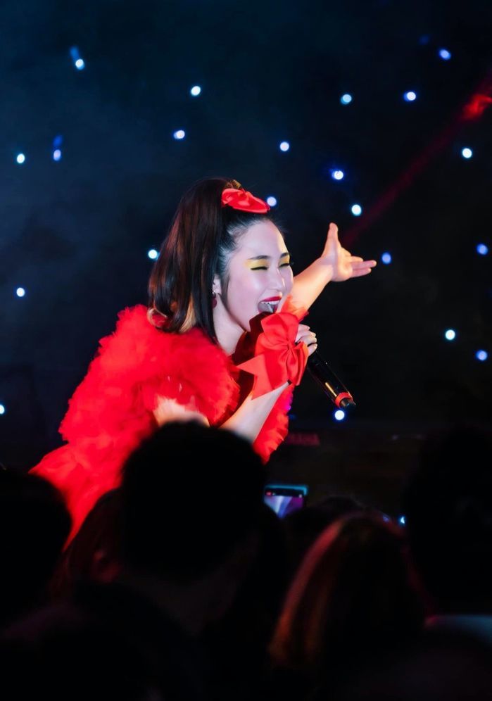 Sao Việt tự làm stylist cho chính mình: Hương Tràm nên dừng ngay