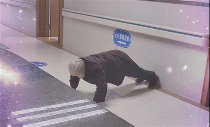 Cụ già ăn đứt thanh niên: chống đẩy, nâng tạ nhằm nhò gì
