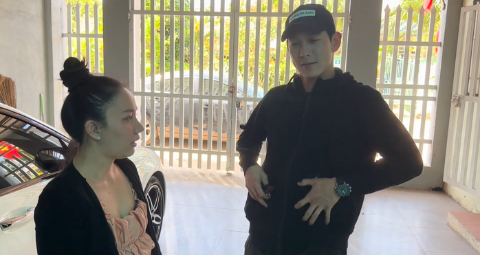 Song Luân sang nhà Lê Dương Bảo Lâm cho vía đẹp trai