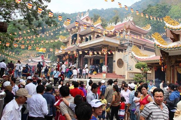 Núi Bà Đen free vé: đến thăm tượng Phật bằng đồng cao nhất Châu Á