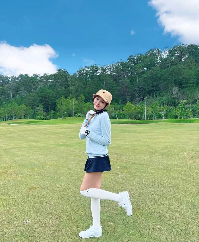 Thời trang chơi golf của mỹ nhân Việt: Phạm Hương dát hàng hiệu