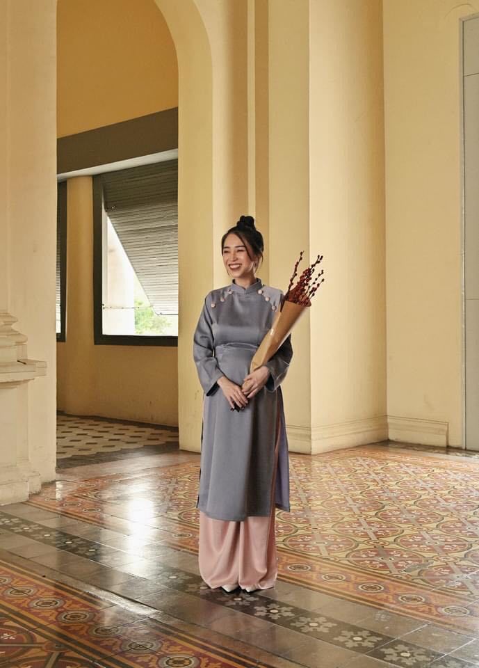 Thời trang mang bầu lần 2 của ái nữ Minh Nhựa: mặc gì cũng đẹp