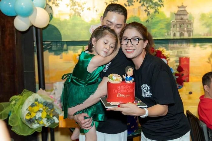 Trang Trần được ông xã Việt kiều tặng nhẫn cưới trong sinh nhật