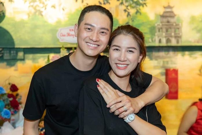 Trang Trần được ông xã Việt kiều tặng nhẫn cưới trong sinh nhật