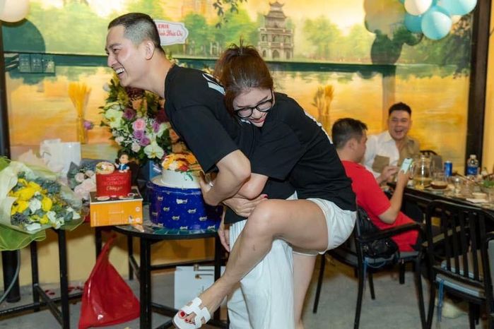 Trang Trần được ông xã Việt kiều tặng nhẫn cưới trong sinh nhật