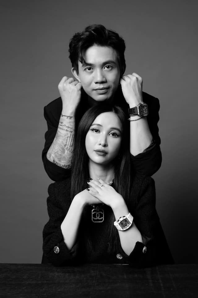 Vợ 2 và ái nữ nhà Minh Nhựa chịu đứng chung khung hình
