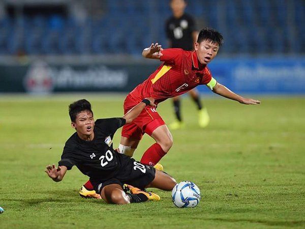 Vũ Tiến Long U23 VN ăn mừng kiểu bụng bầu: Vợ sinh tiểu công chúa