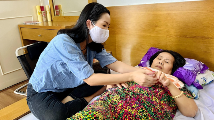 Xót xa cảnh đám tang NSƯT Hoàng Lan không người thân đưa tiễn