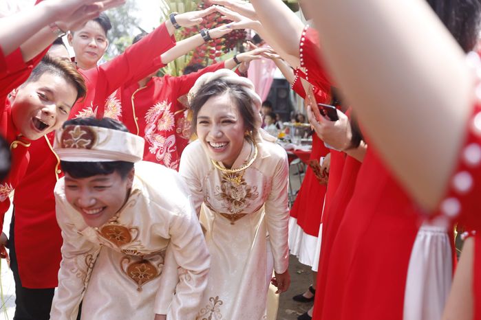 Yunbin - Tú Tri sau 4 năm về chung một nhà: dắt tay nhau làm phim LGBT