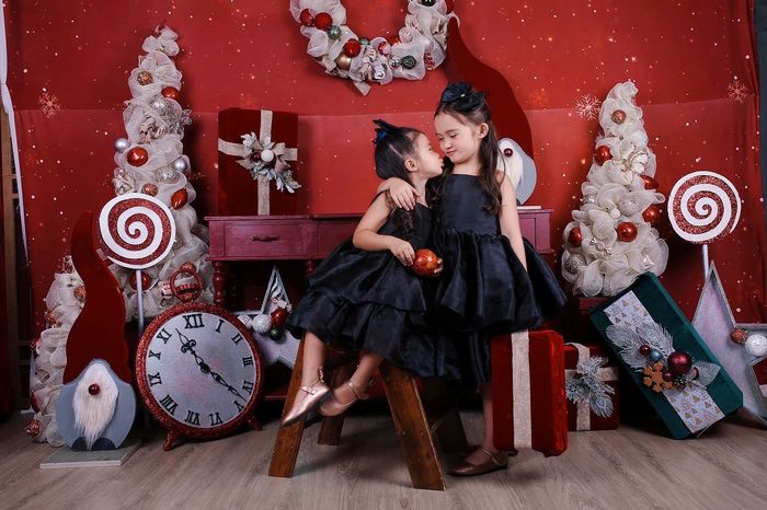 Cặp chị em lai Tây đáng yêu như Elsa và Anna trong Nữ hoàng băng giá