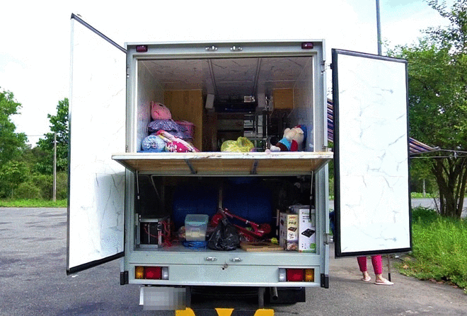 Chồng biến xe tải thành nhà di động tặng vợ: đi đâu cũng có nhau