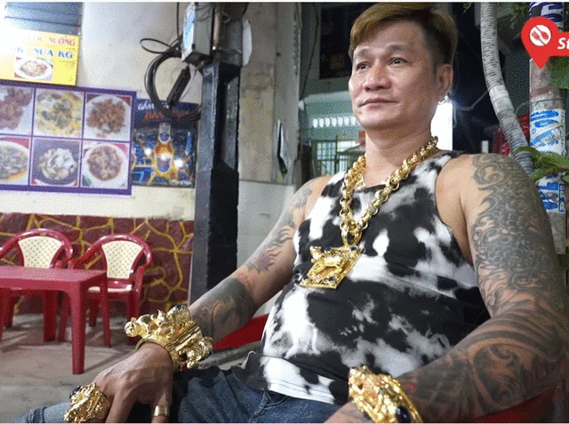 Chủ quán ăn Sài Gòn: Vàng đeo tới nách choáng ngộp người nhìn