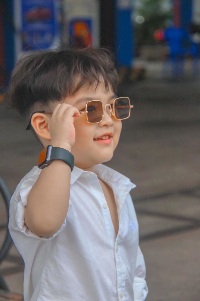 Nhóc tì check-in sang chảnh xứng danh soái ca cây xăng