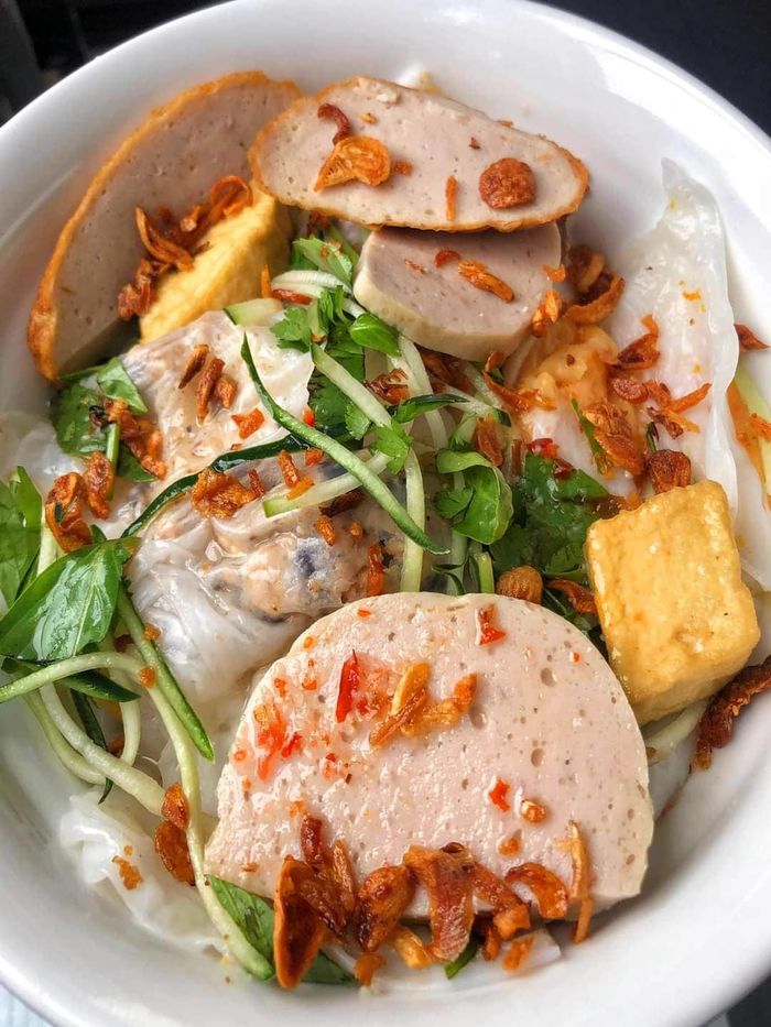 Cô gái Việt kiều làm chủ quán bánh cuốn Tây Hồ ở Mỹ khi mới 20 tuổi