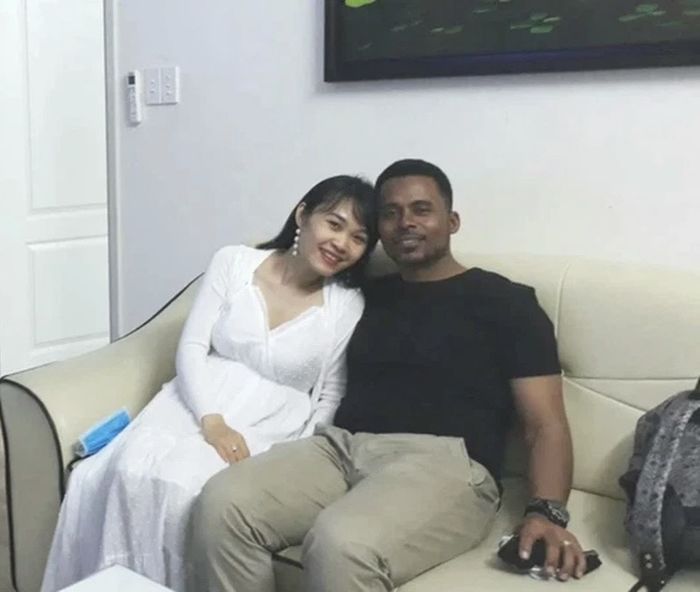 Chênh nhau 20 tuổi, vợ Việt vẫn viên mãn bên chồng Tây 