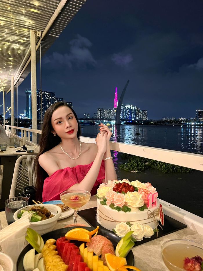 Ảnh hot sao Việt 29/3: Lương Mỹ Kỳ khoe nhẫn, nghi được cầu hôn