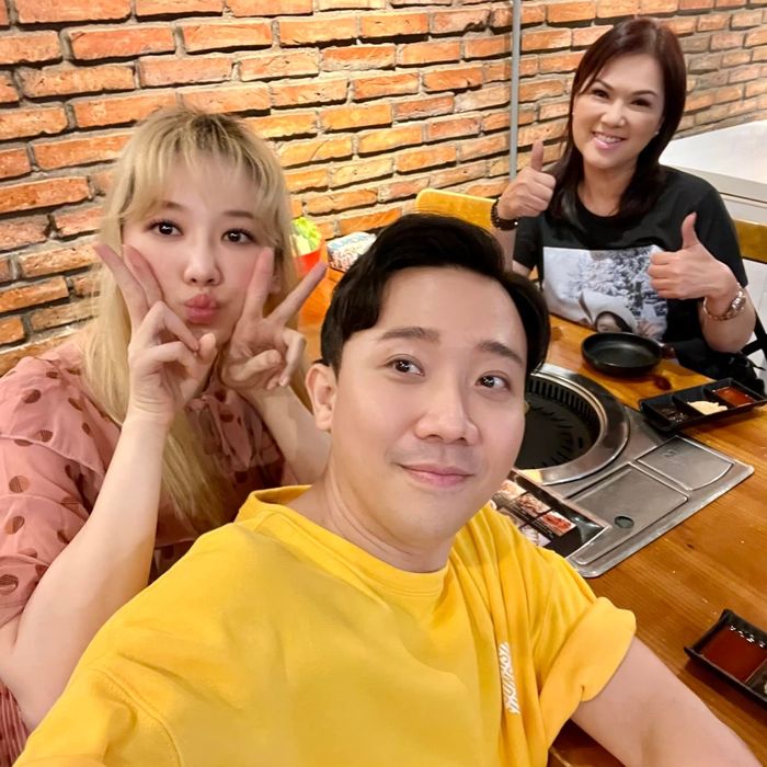 Ảnh hot sao Việt 8/3: Midu thả dáng quyến rũ trước biển
