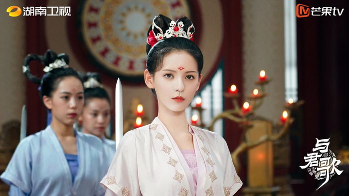Bà hoàng phim cổ trang chiếu mạng của Cbiz: Tiểu Nhiễm bị vượt mặt