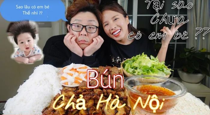 Bà Nhân tự đào hình cưới, buồn vì chưa thể cho chồng lên chức bố