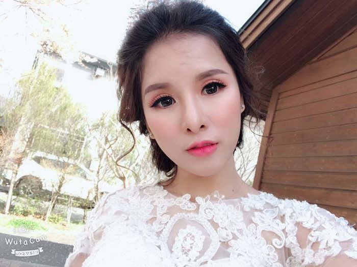Bà Nhân tự đào hình cưới, buồn vì chưa thể cho chồng lên chức bố