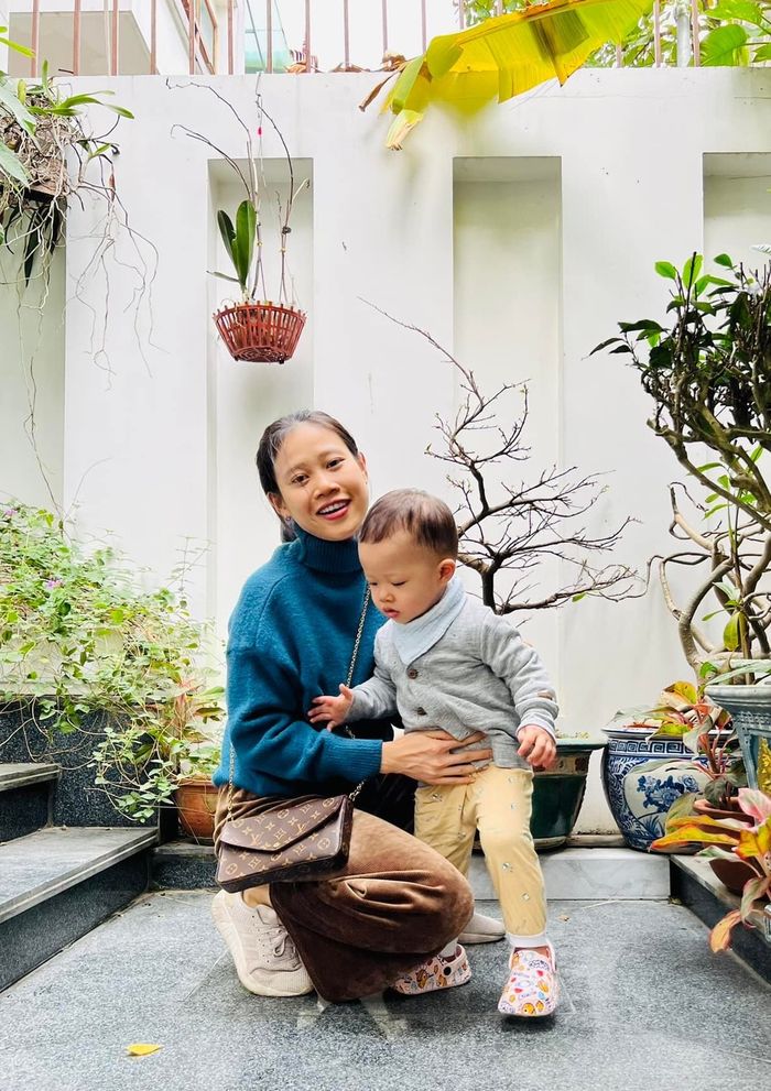 Bà xã cầu thủ Trọng Hoàng: Đẹp mặn mà, lên đồ đơn giản nhưng ấn tượng