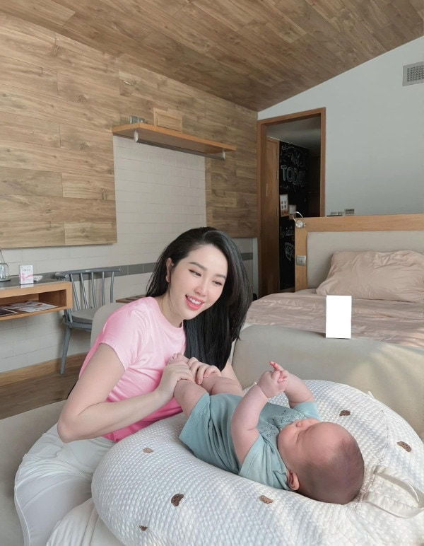 Bảo Thy khoe quý tử da trắng môi đỏ: Nhìn là biết chăm kỹ nhường nào