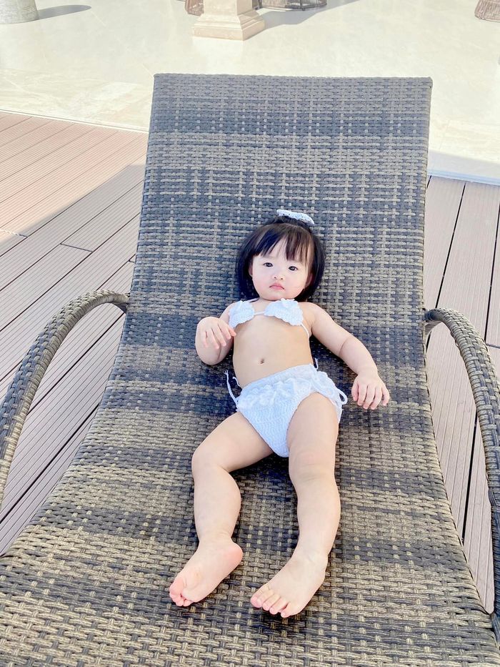 Bé Winnie nhà Đông Nhi - Ông Cao Thắng lên đồ xứng danh rich kid
